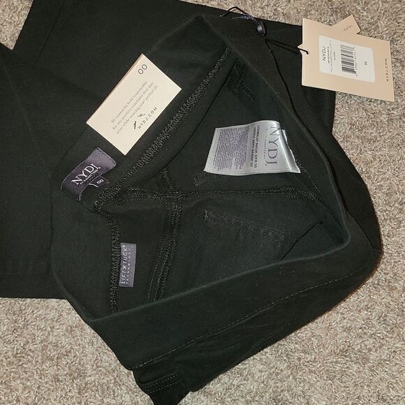 NYDJ Black Pull On Denim Stretch Lift Tuck Technology Stretch Shorts New Size 00 - Picture 4 of 9